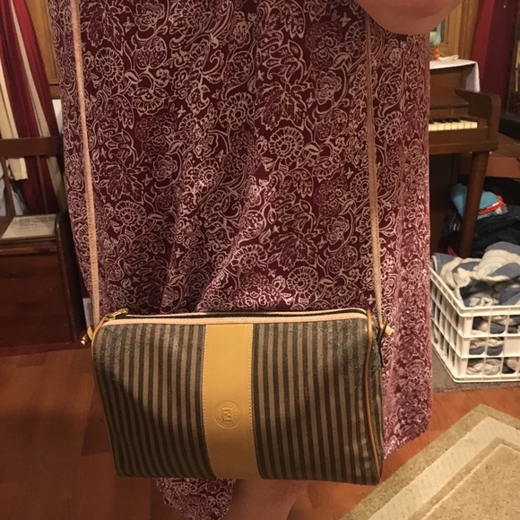 Authentic Vintage FENDI Penguin Handbag - Picture 7 of 8